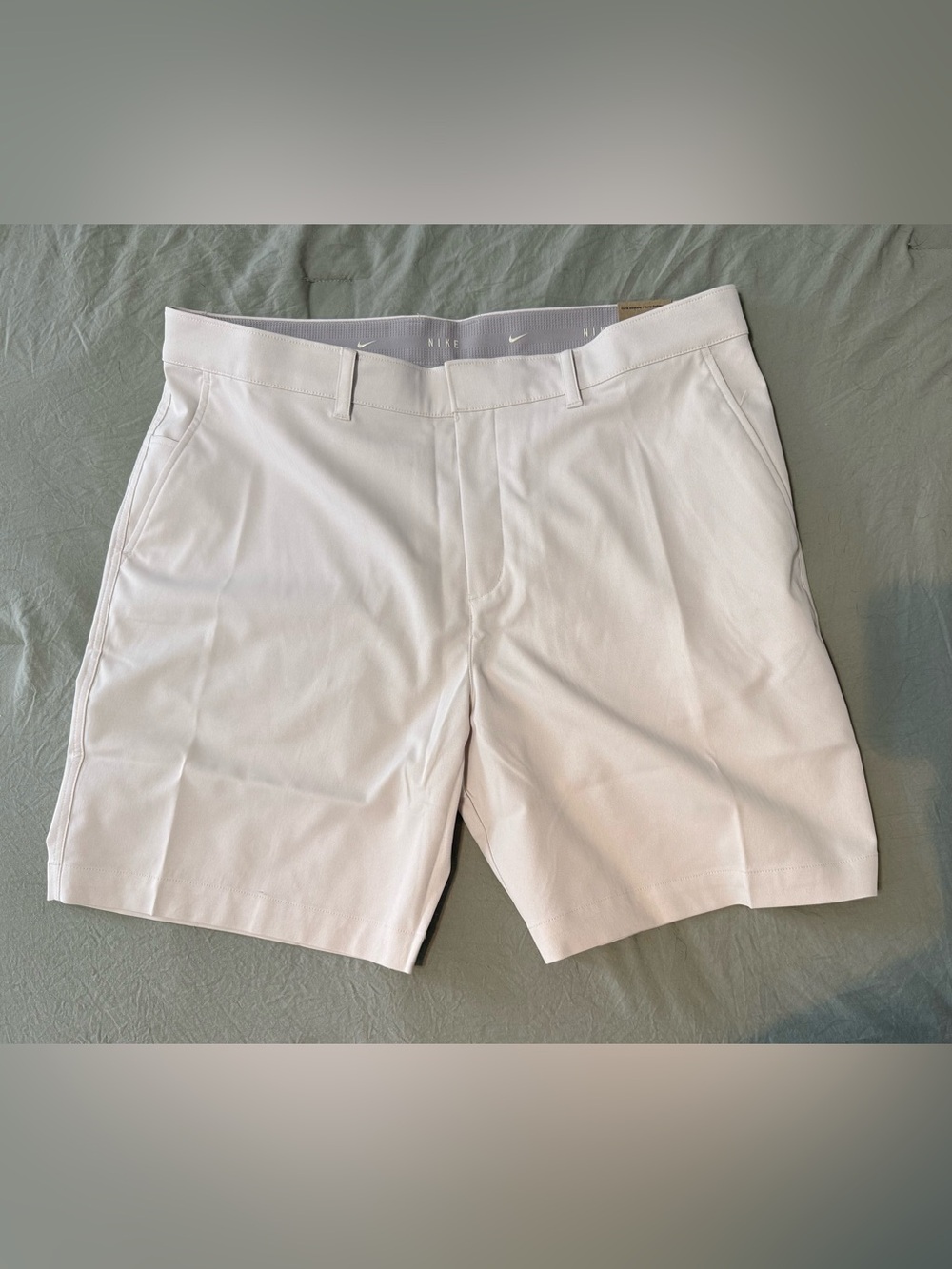 Nike Men’s Light Tan Flat-Front Performance Golf Shorts NWT